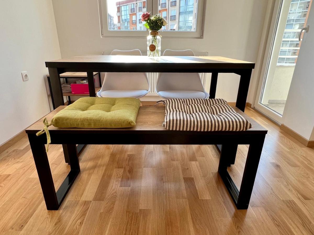 Sara'S Apartment Cozy And Close To Center With Private Parking Skopje Bagian luar foto