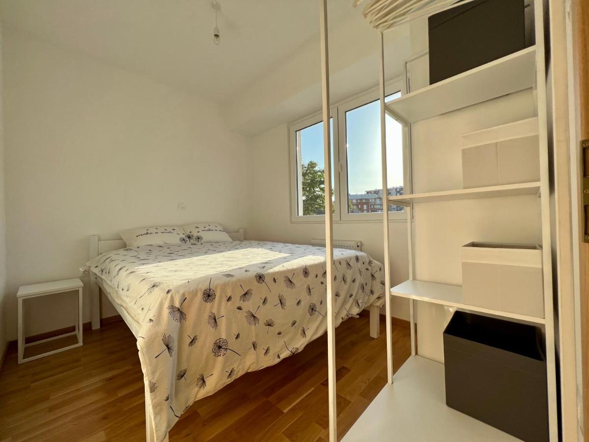 Sara'S Apartment Cozy And Close To Center With Private Parking Skopje Bagian luar foto