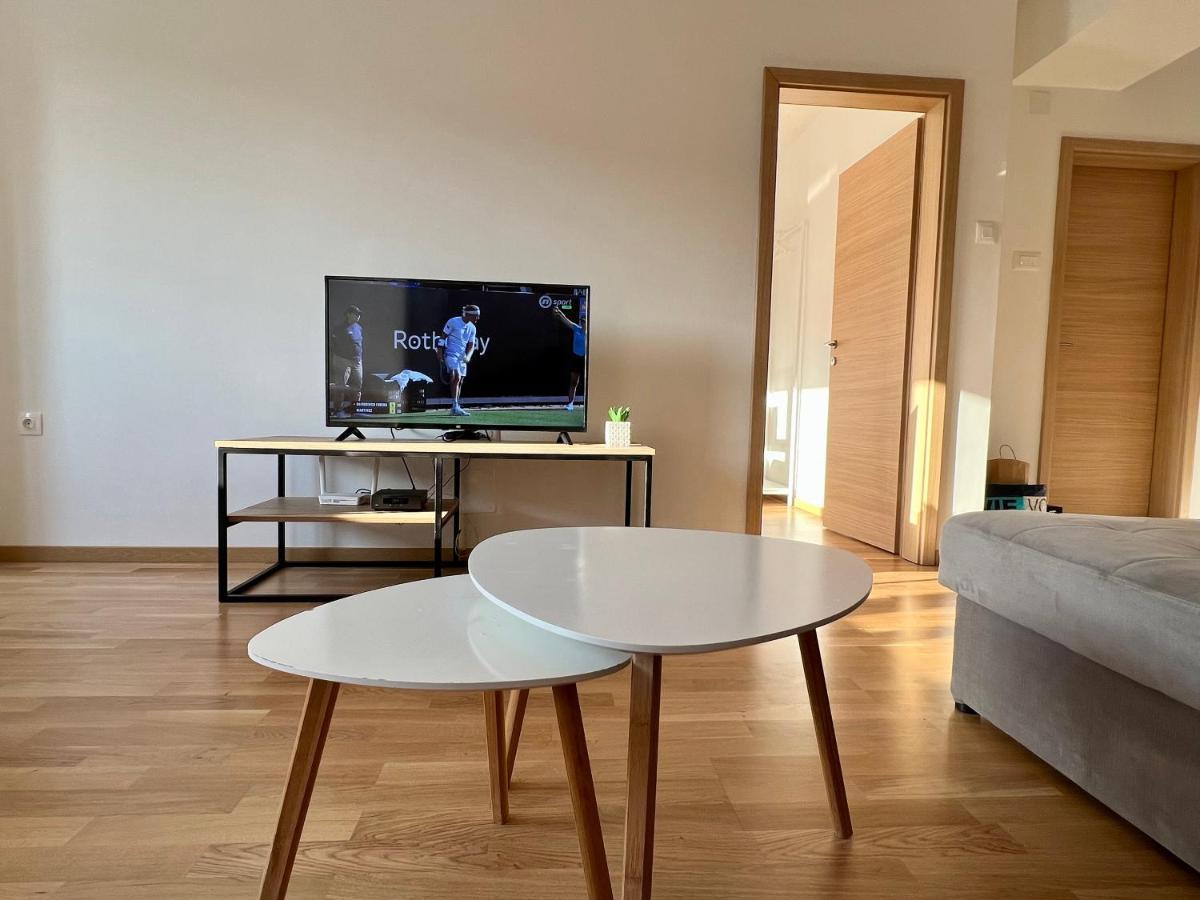 Sara'S Apartment Cozy And Close To Center With Private Parking Skopje Bagian luar foto